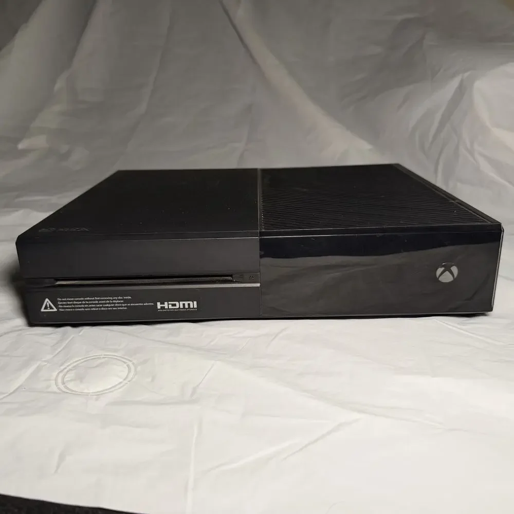 Original Microsoft Xbox One Model 1540 Console With Games, Box & Extras Read